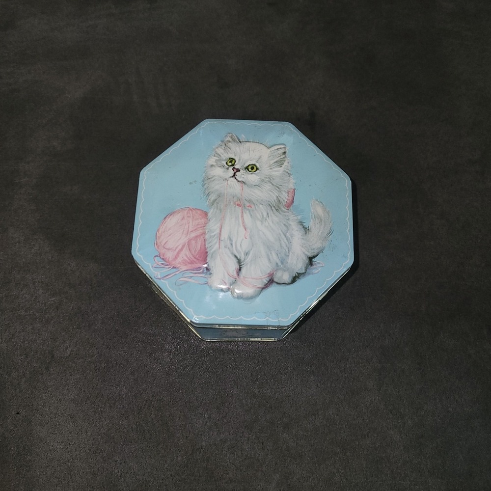 Tom Fillery's Blue Toffee Tin White Kitten With Heart Doily Made in England VTG